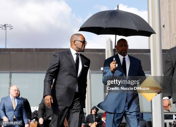 Kenneth Kelly Singe R 31 Singer R Kelly Back In Court Stock Photos, High-Res Pictures, and ...