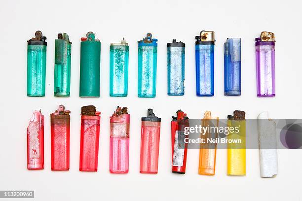 18 plastic lighters - marine plastic - lighter fotografías e imágenes de stock