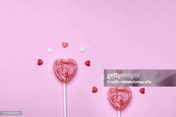 two heart-shaped lollipops - niñez stockfoto's en -beelden