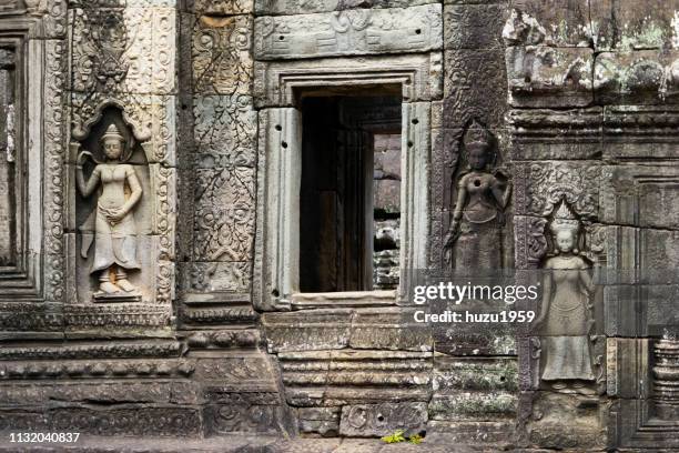 delicate relief of banteay kdei, siem reap, cambodia - 世界的な名所 stock-fotos und bilder