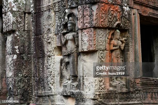 delicate relief of banteay kdei, siem reap, cambodia - 宗教 fotografías e imágenes de stock