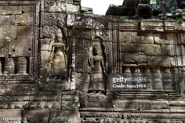 delicate relief of banteay kdei, siem reap, cambodia - 石材 bildbanksfoton och bilder