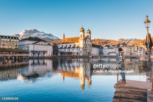 tourist admiring the view in lucerne, switzerland - suiza fotografías e imágenes de stock