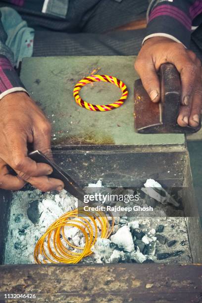 bangle maker in india - bangle stock pictures, royalty-free photos & images