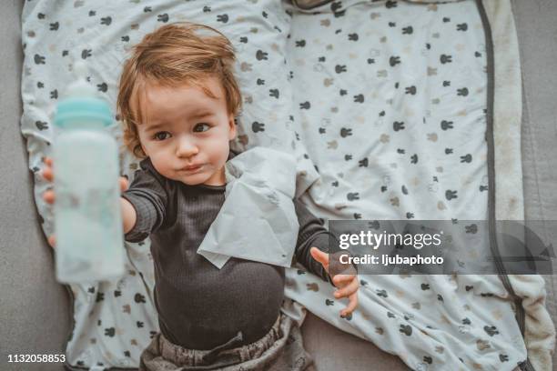 voeding tijd voor baby - eet en drink gelegenheden stockfoto's en -beelden