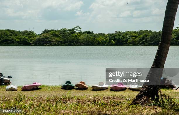 boat - veículo aquático stockfoto's en -beelden