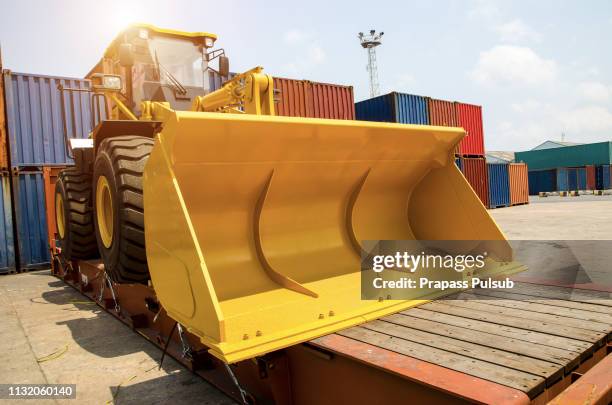 picture of wheel loader with a steel scoop, isolated on container - benna meccanica foto e immagini stock