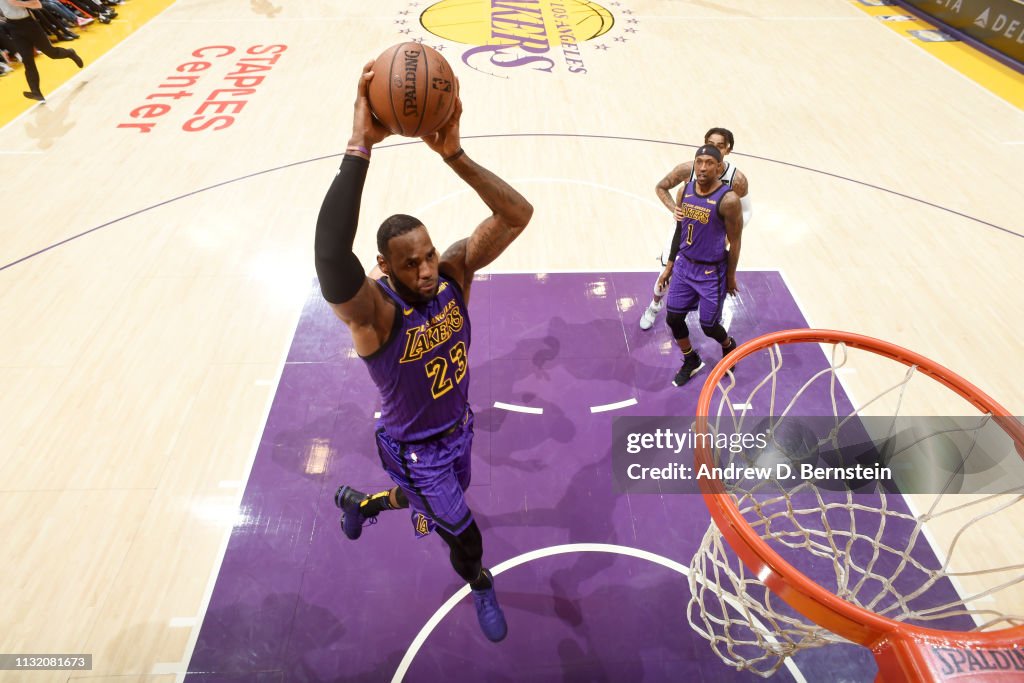 Brooklyn Nets v Los Angeles Lakers