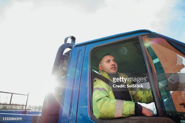 handarbeiter in seinem van - lorry uk stock-fotos und bilder