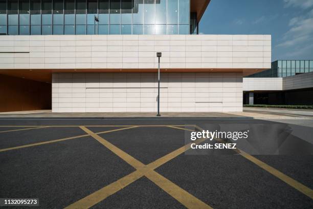 empty square by modern architectures - empty city foto e immagini stock