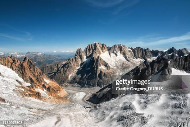 秋天法國阿爾卑斯山勃朗峰山上古老冰川的美麗風景 - chamonix 個照片及圖片檔