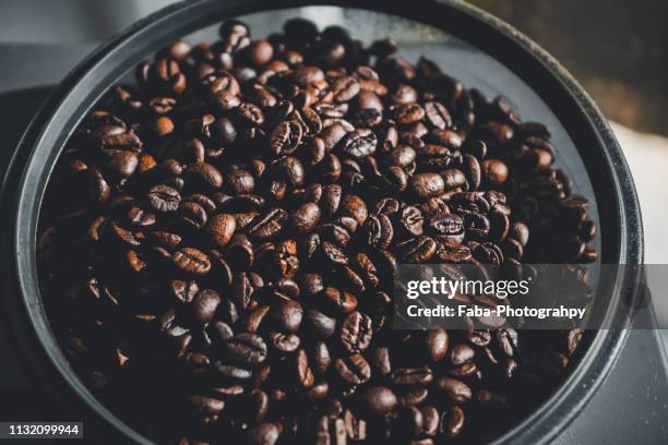 coffee beans in machine - etwas herstellen stock pictures, royalty-free photos & images