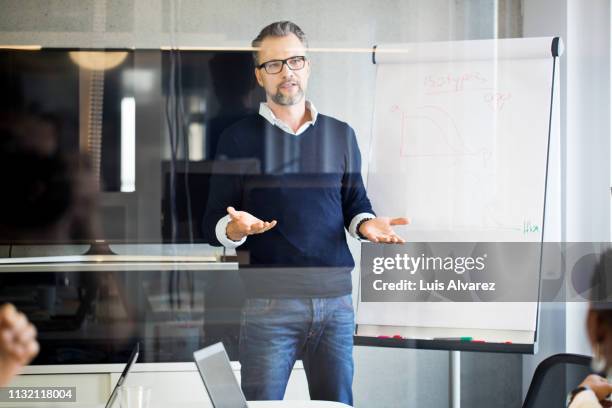 mature businessman giving presentation - explain foto e immagini stock