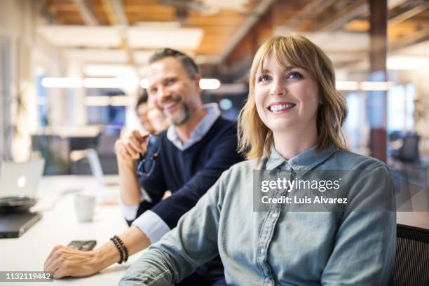 business people at meeting in board room - souriant parler photos et images de collection