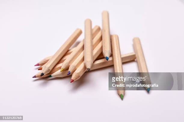 colored pencils - grupo de objetos stock-fotos und bilder