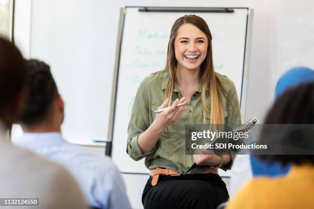 design professional enjoys conducting new employee training - professor imagens e fotografias de stock