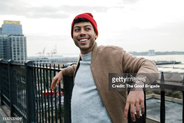 portrait of hipster man wearing red knit hat - hipster fotografías e imágenes de stock