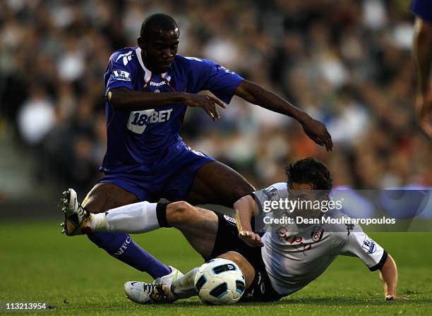 Simon Davies of Fulham and Fabrice Muamba of Bolton battle for the ball during the Barclays Premier League match between Fulham and Bolton Wanderers...