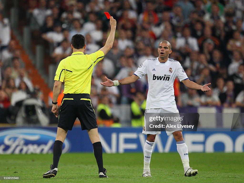 Real Madrid v Barcelona - UEFA Champions League Semi Final