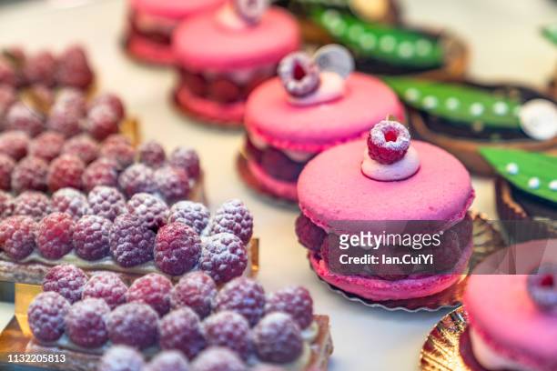 paris (france): close-up of macaroons and other desserts on table - boulangerie paris foto e immagini stock