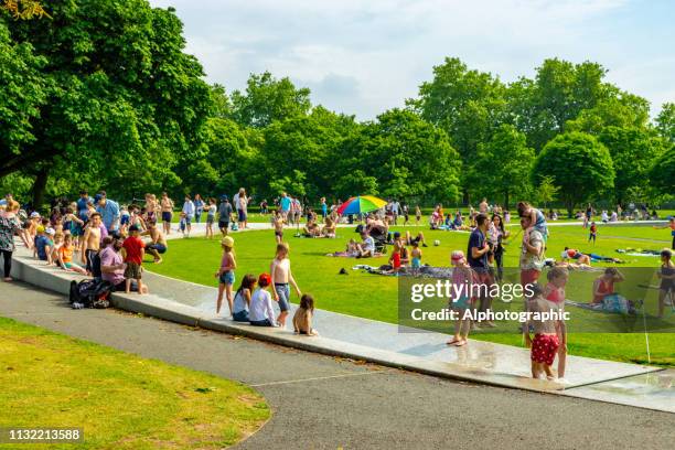 memorial de la princesa diana spencer en hyde park - fuente de la princesa diana fotografías e imágenes de stock