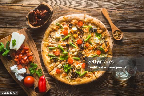 pizza with cheese, pepperoni, chicken and pepper, a slice for a gourmet dinner - vegetarian pizza stock pictures, royalty-free photos & images