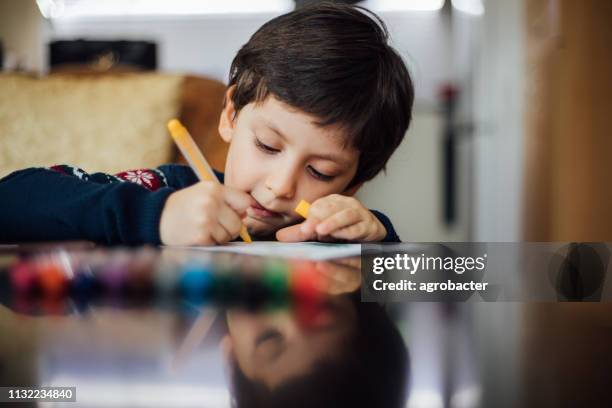 little boy painting - desenho imagens e fotografias de stock