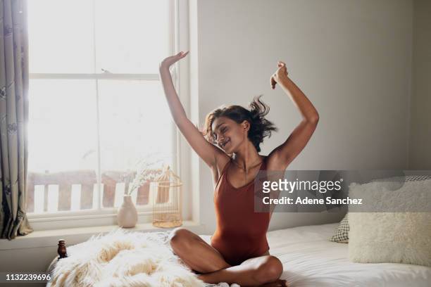 happiness is starting your day on a relaxed note - woman waking up happy stock pictures, royalty-free photos & images