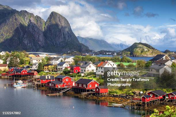 reine fishing village on lofoten islands, norway - fjord stockfoto's en -beelden