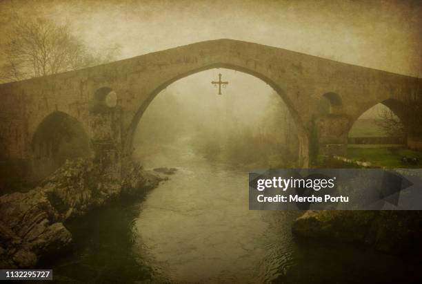 roman bridge with fog - roman bridge stock-fotos und bilder