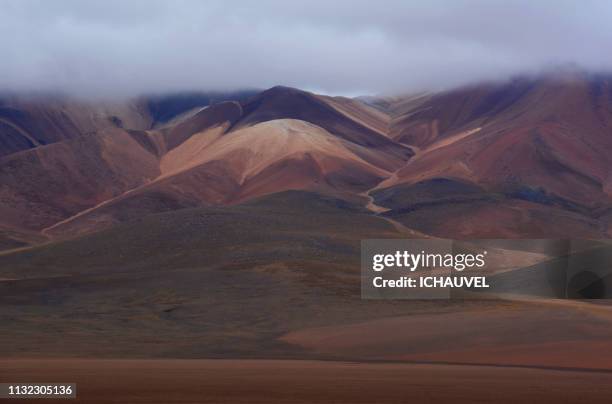 siloli desert bolivia - fonds de nuage 個照片及圖片檔