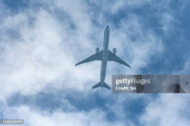 klm boeing 777 airplane flying high up in the air - boeing 777 stock pictures, royalty-free photos & images