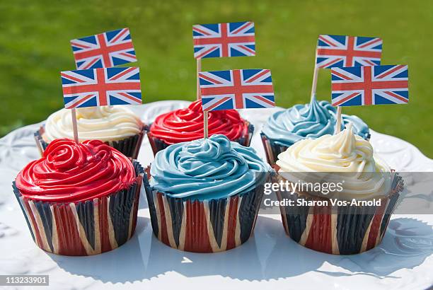 british cupcakes - british flag cake stock pictures, royalty-free photos & images