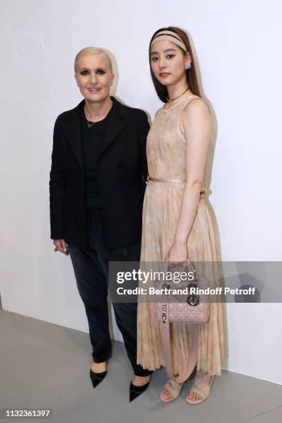 CEO of Dior Pietro Beccari and his wife Elisabetta Beccari standing Foto  di attualità - Getty Images