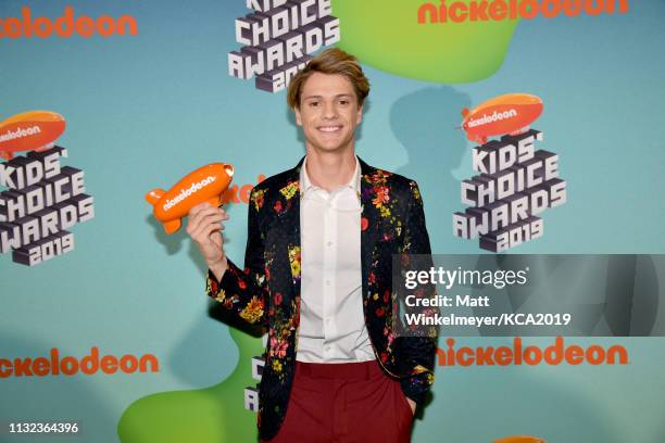 Jace Norman, recipient of the Favorite Male TV Star award for 'Henry Danger' poses backstage attends Nickelodeon's 2019 Kids' Choice Awards at Galen...