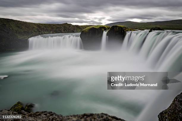 godafoss, a famous icelandic waterfall - fleuve et rivière stock pictures, royalty-free photos & images