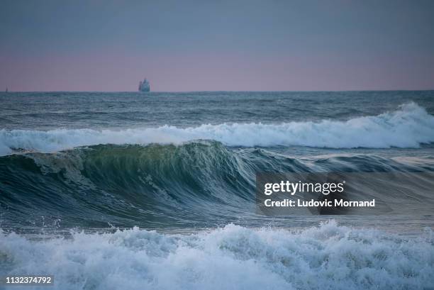 mystical waves at dusk - écume ストックフォトと画像