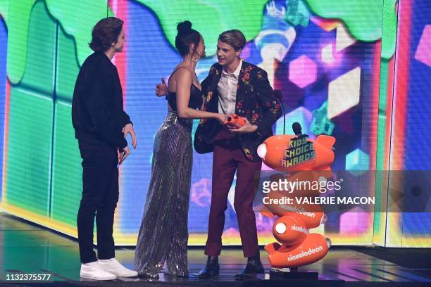 Actress Paris Berelc presents Favorite Male TV Star winner for "Henry Danger" Jace Norman with his award on stage during the 32nd Annual Nickelodeon...