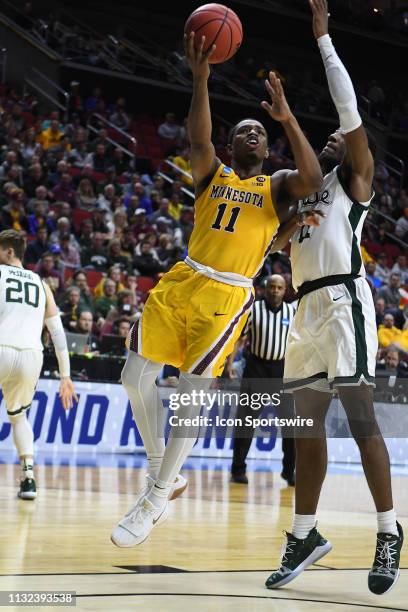 Minnesota Golden Gophers guard Isiah Washington shoots over Michigan State forward Aaron Henry during a Second Round NCAA Basketball Tournament game...