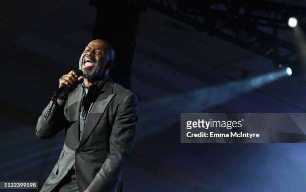 Brian McKnight performs onstage during Celebrity Fight Night XXV on March 23, 2019 in Phoenix, Arizona.