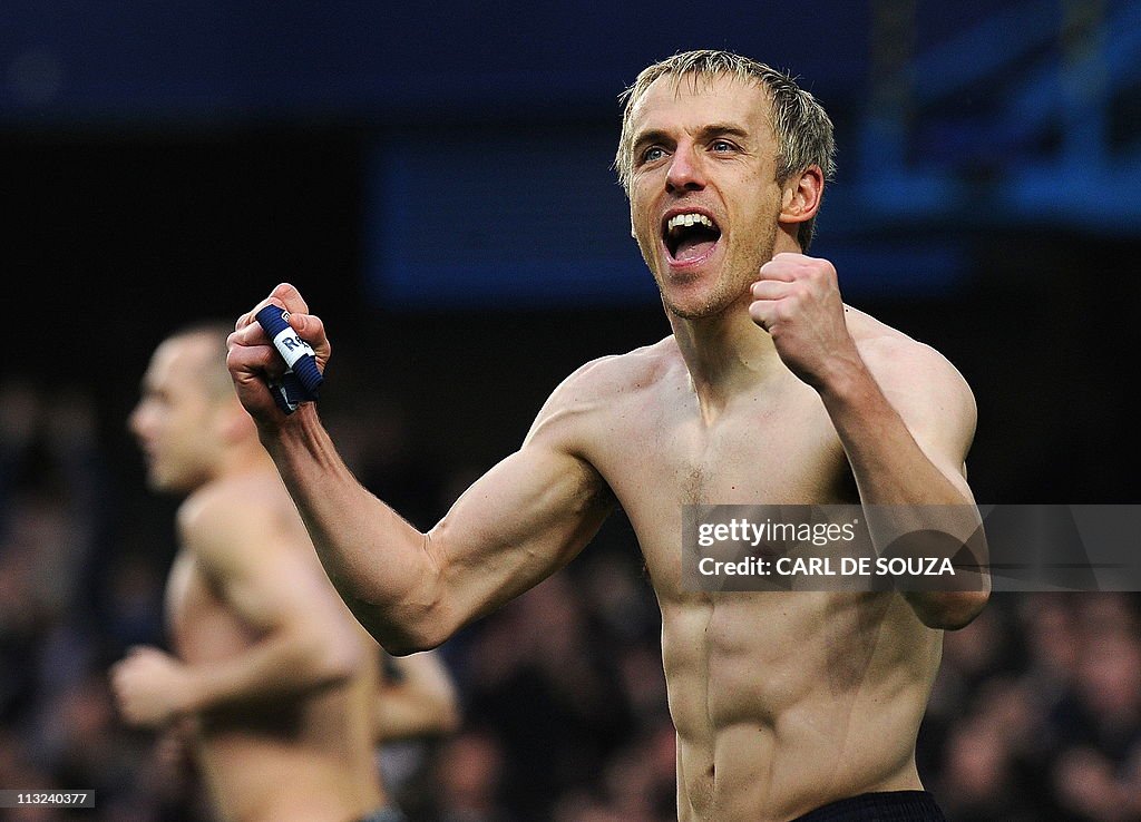Everton's captain Phil Neville celebrate