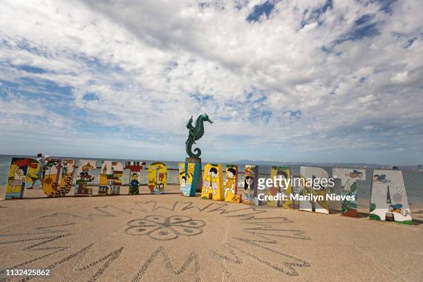 popular puerto vallarta sign for selfies - malecon stock pictures, royalty-free photos & images