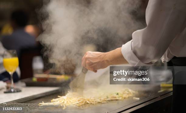 teppanyaki chef cooking marble kobe beef wagyu - teppanyaki stock pictures, royalty-free photos & images