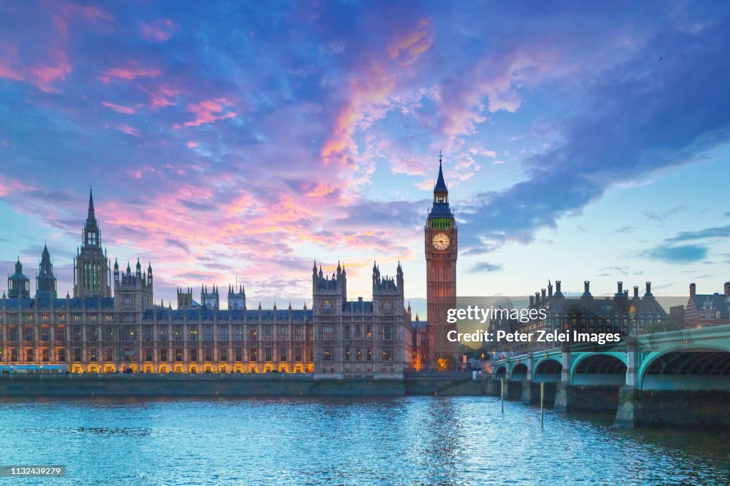 Big Ben and the House of Parliament in London at dusk