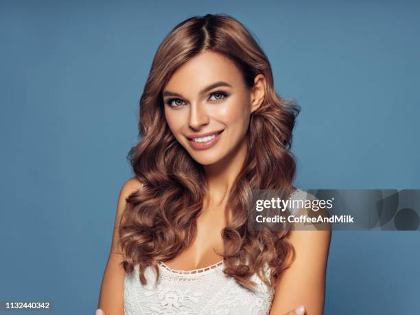 brown haired woman with voluminous hairstyle - female likeness stock pictures, royalty-free photos & images