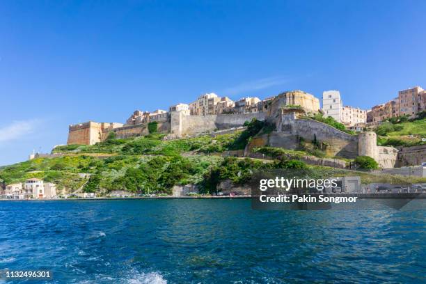 houses at bonifacio in corsica is built on cliff - ajaccio stock-fotos und bilder