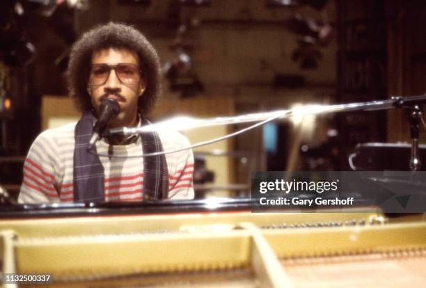 American Pop musician Lionel Richie plays piano as he rehearses on stage at NBC Studios in Rockefeller Center for an appearance on the Saturday Night...
