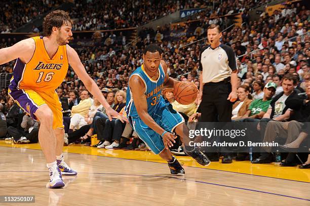 Willie Green of the New Orleans Hornets moves the ball against the Los Angeles Lakers during Game Two of the Western Conference Quarterfinals in the...