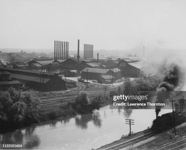 View of the Republic Steel works on the Mahoning River in Youngstown, Ohio, USA, circa 1940.