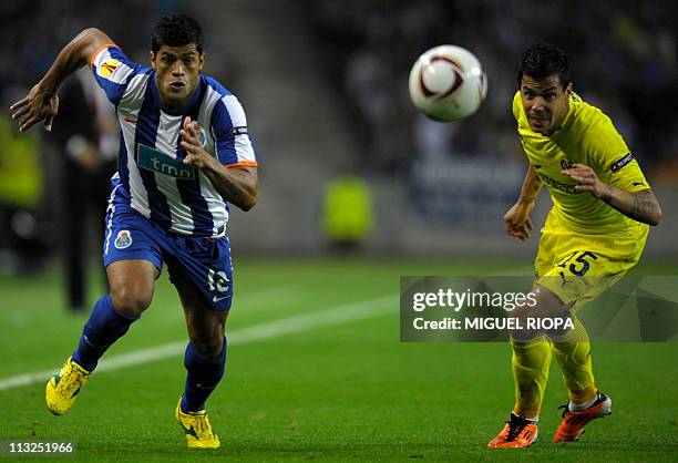 Porto's Brazilian forward Givanildo de Souza "Hulk" vies with Villarreal's defender Jose Catala during their UEFA Europa League semifinal first-leg...